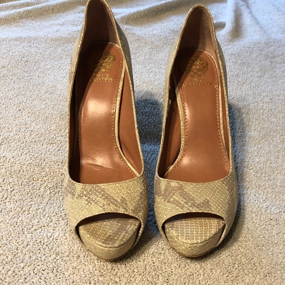 Vince Camuto iridescent snakeskin platform heel - Picture 3 of 7